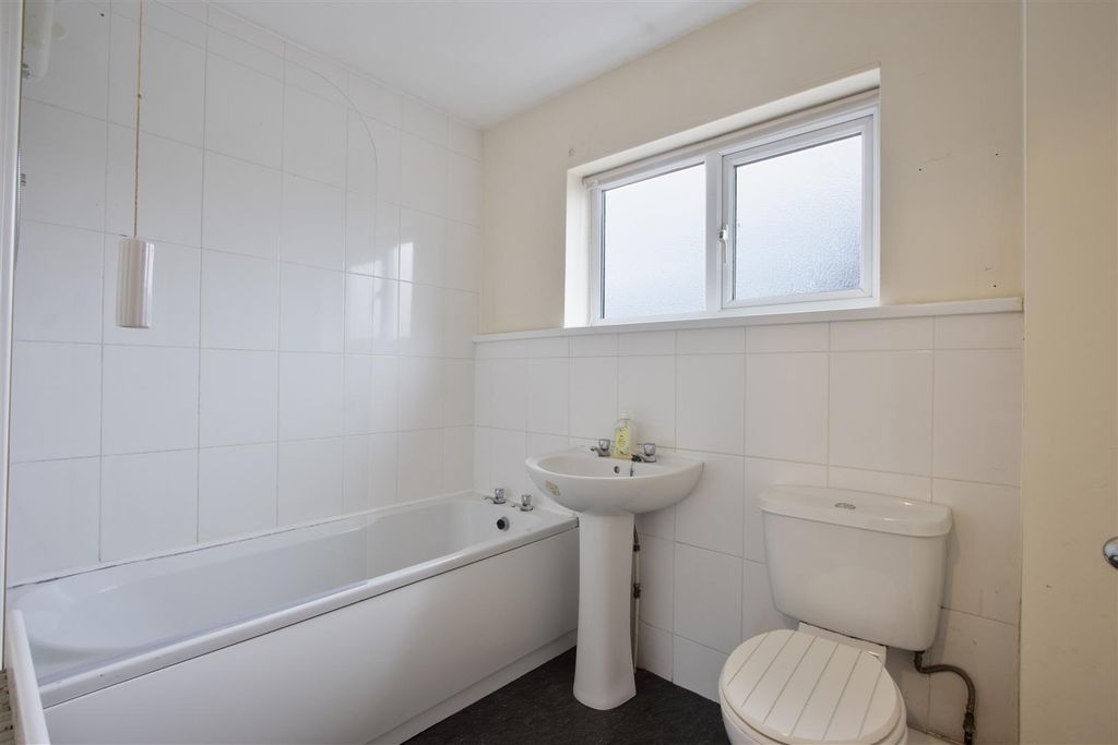 Property photo 3 of 15 Bathroom