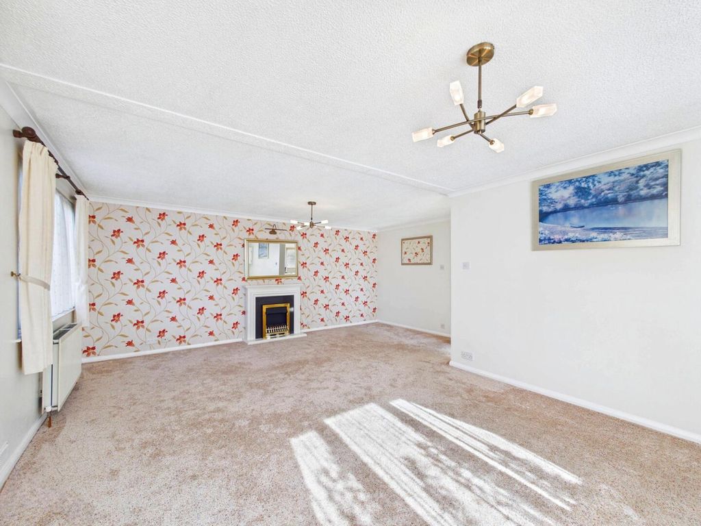 Property photo 3 of 10 Living Room