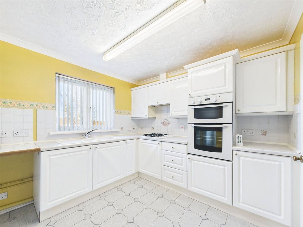 Property photo 3 of 15 Kitchen