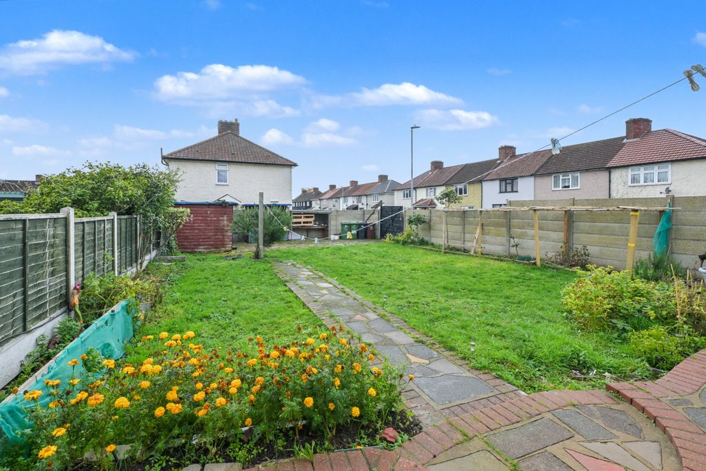 Property photo 3 of 12 874 Green Lane, Dagenham, London, Rm8 1Bx