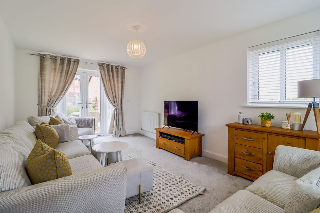 Property photo 3 of 22 5280706