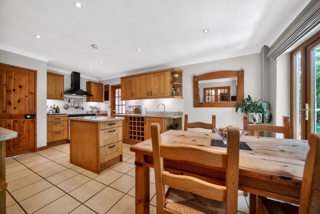 Property photo 2 of 37 Pbox-Img.Jpg