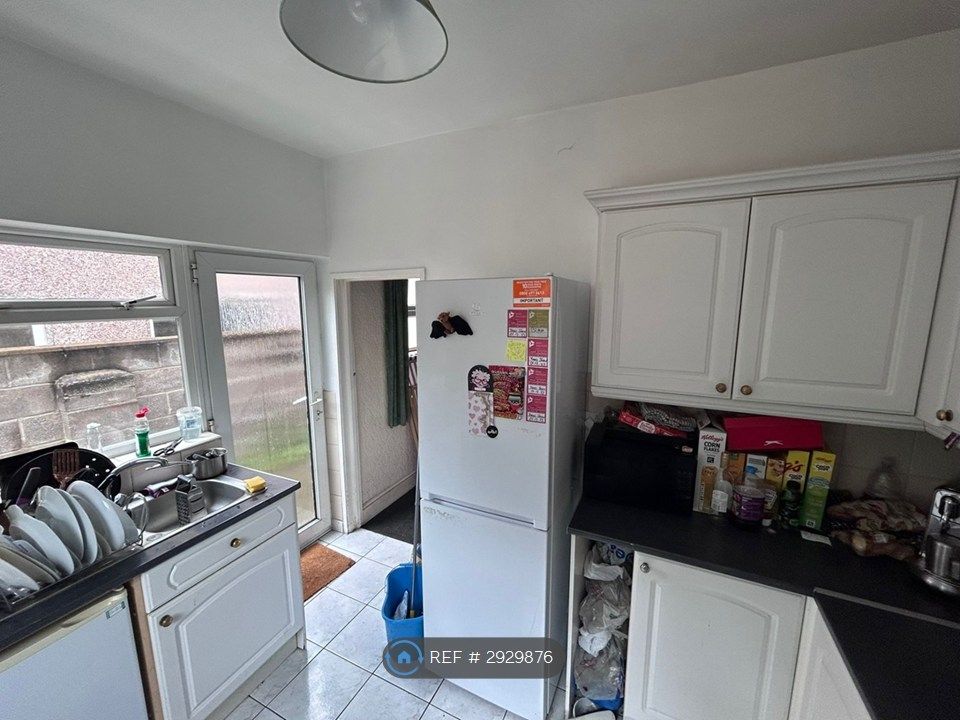 Property photo 3 of 17 Kitchen Photo B