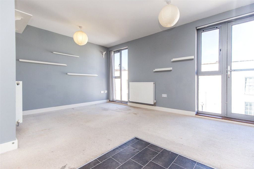 Property photo 2 of 12 Picture No. 10