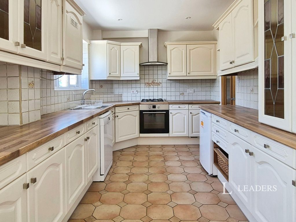 Property photo 2 of 18 Kitchen