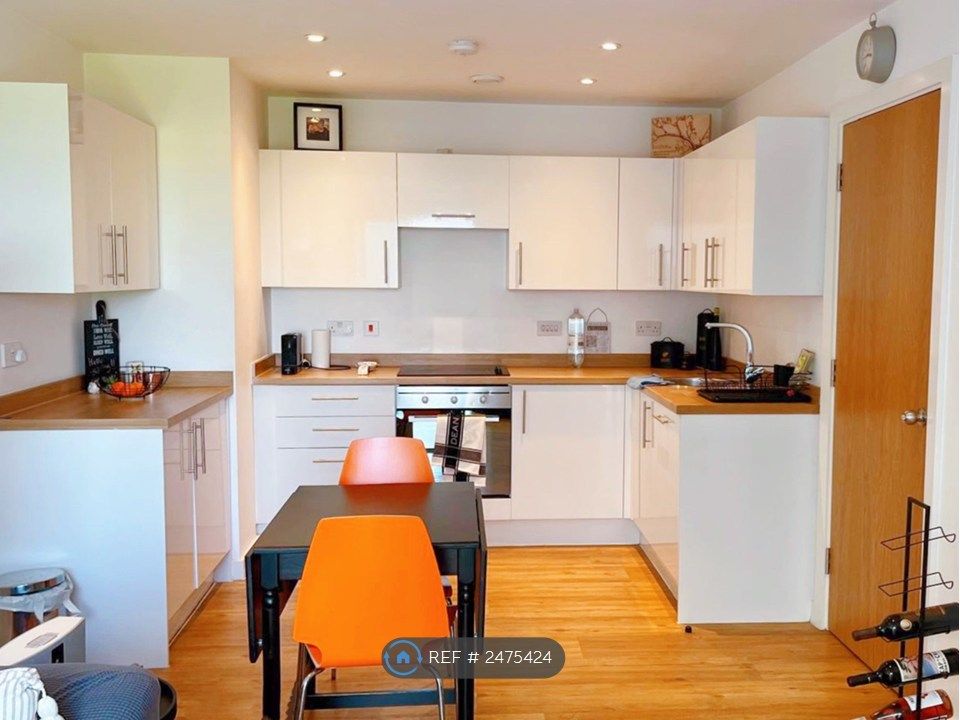 Property photo 3 of 16 Dinning Area &amp; Kitchen