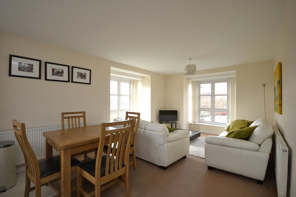 Property photo 3 of 7 Living Room