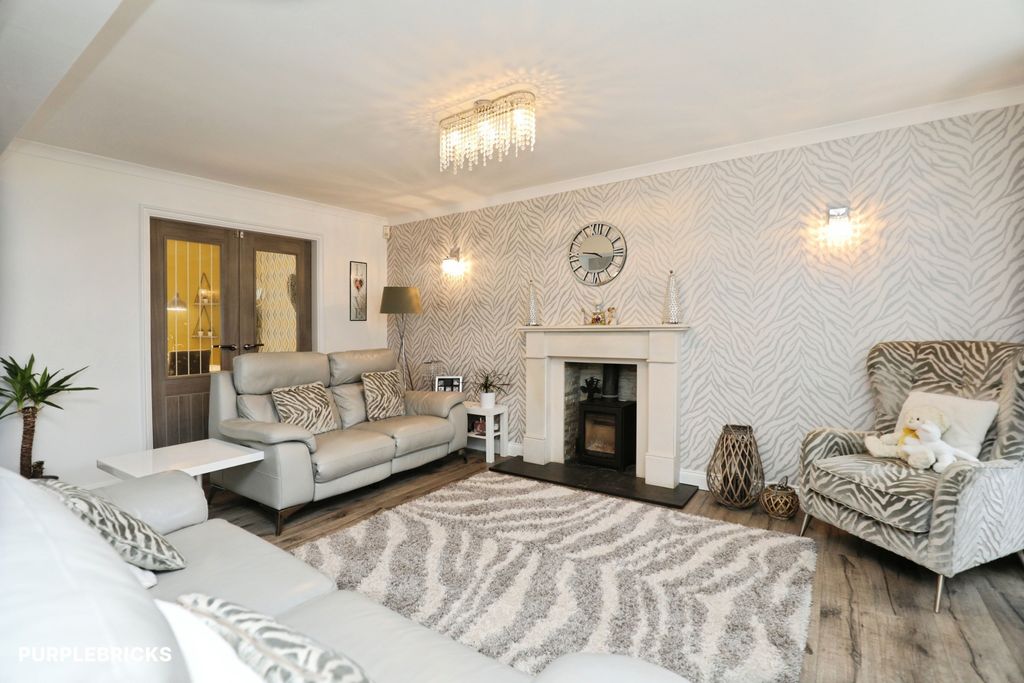 Property photo 3 of 35