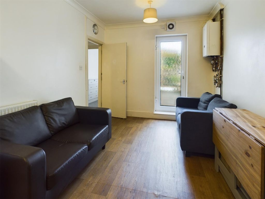 Property photo 3 of 14 Cam02534G0-Pr0434-Still005.Jpg