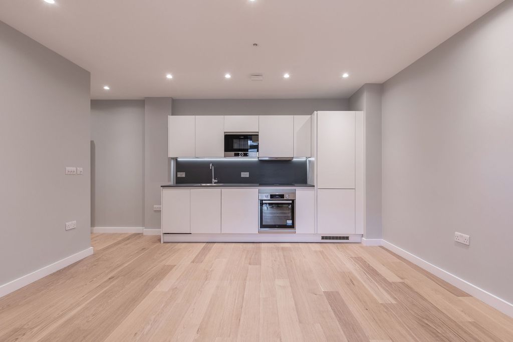 Property photo 3 of 20 Living_Room