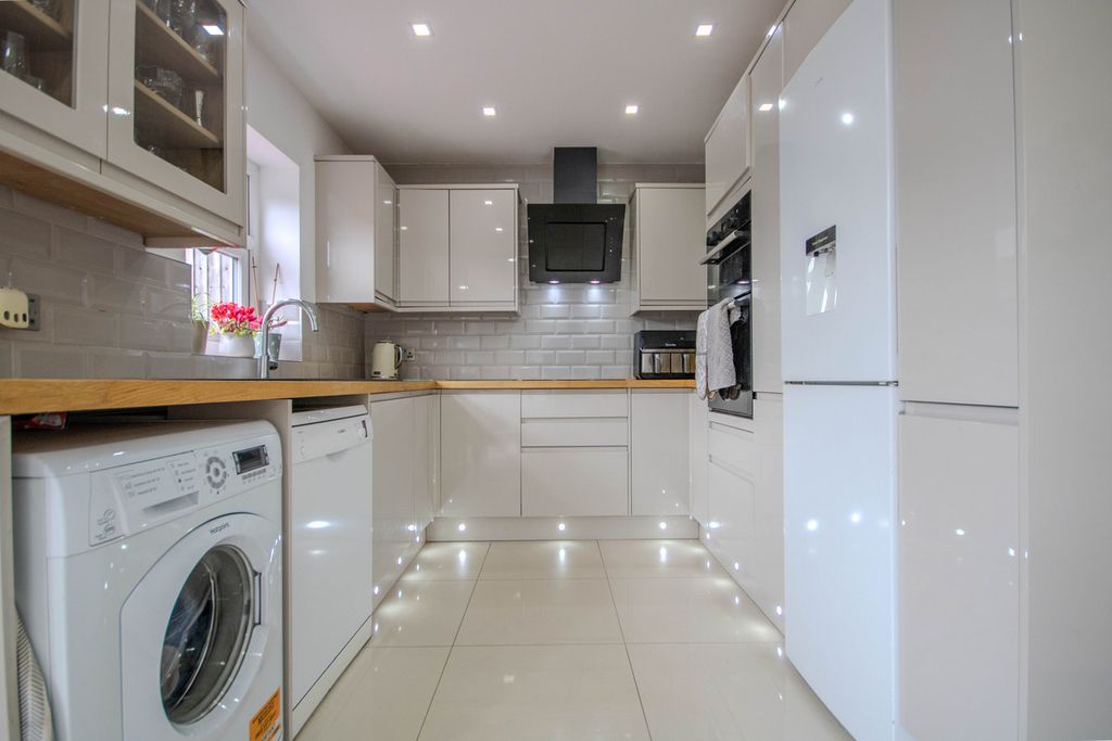 Property photo 2 of 29