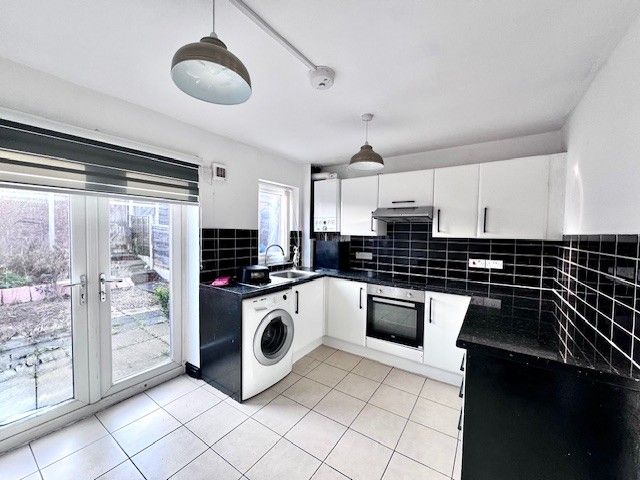 Property photo 2 of 9 Kitchen