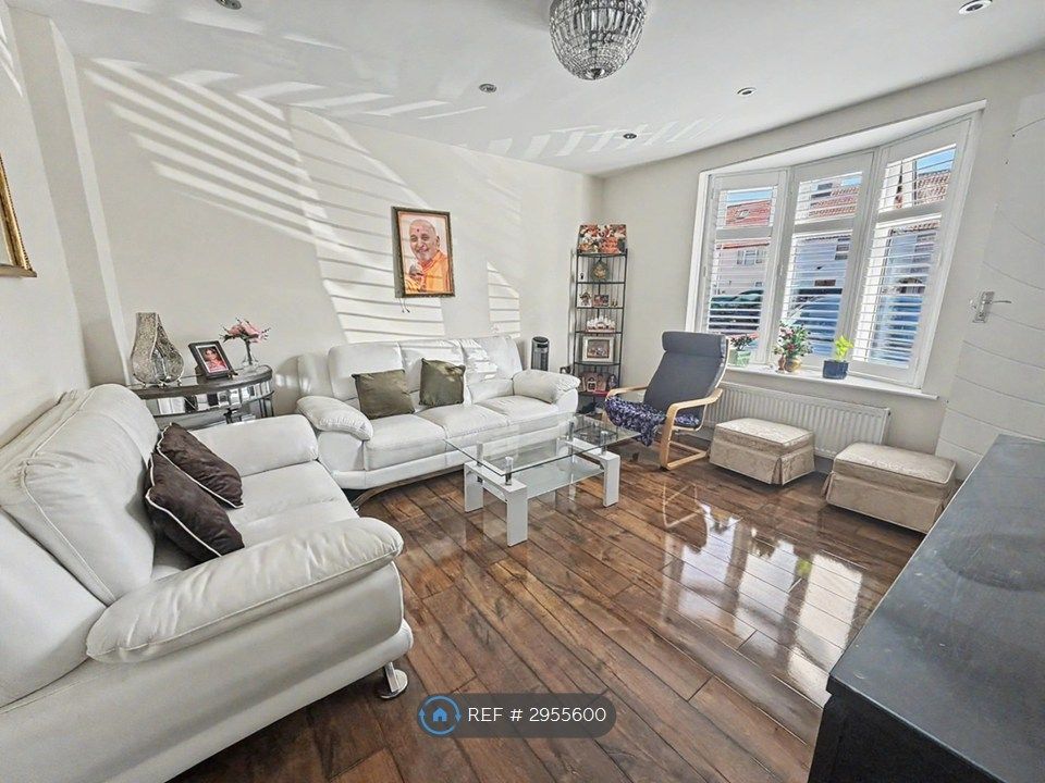 Property photo 2 of 8