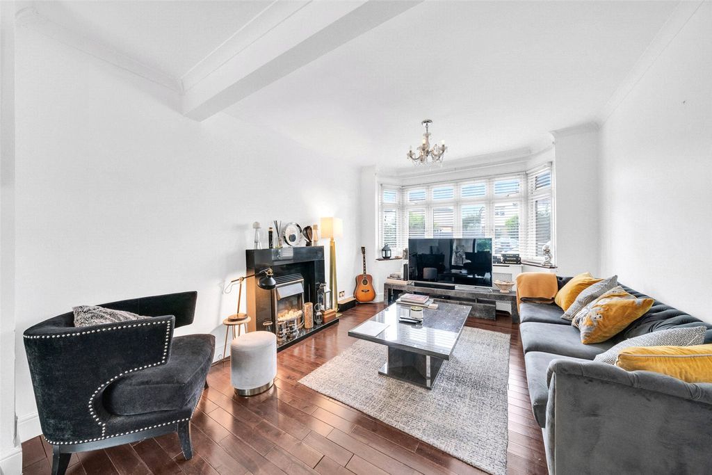 Property photo 2 of 20 Lounge