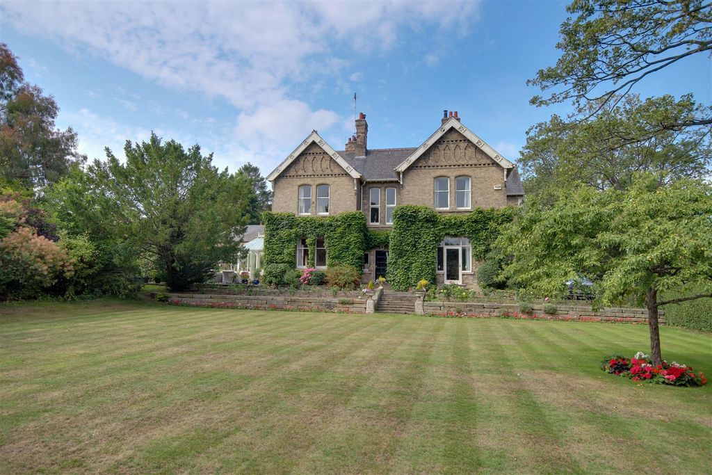 Property photo 2 of 40 Introduction
