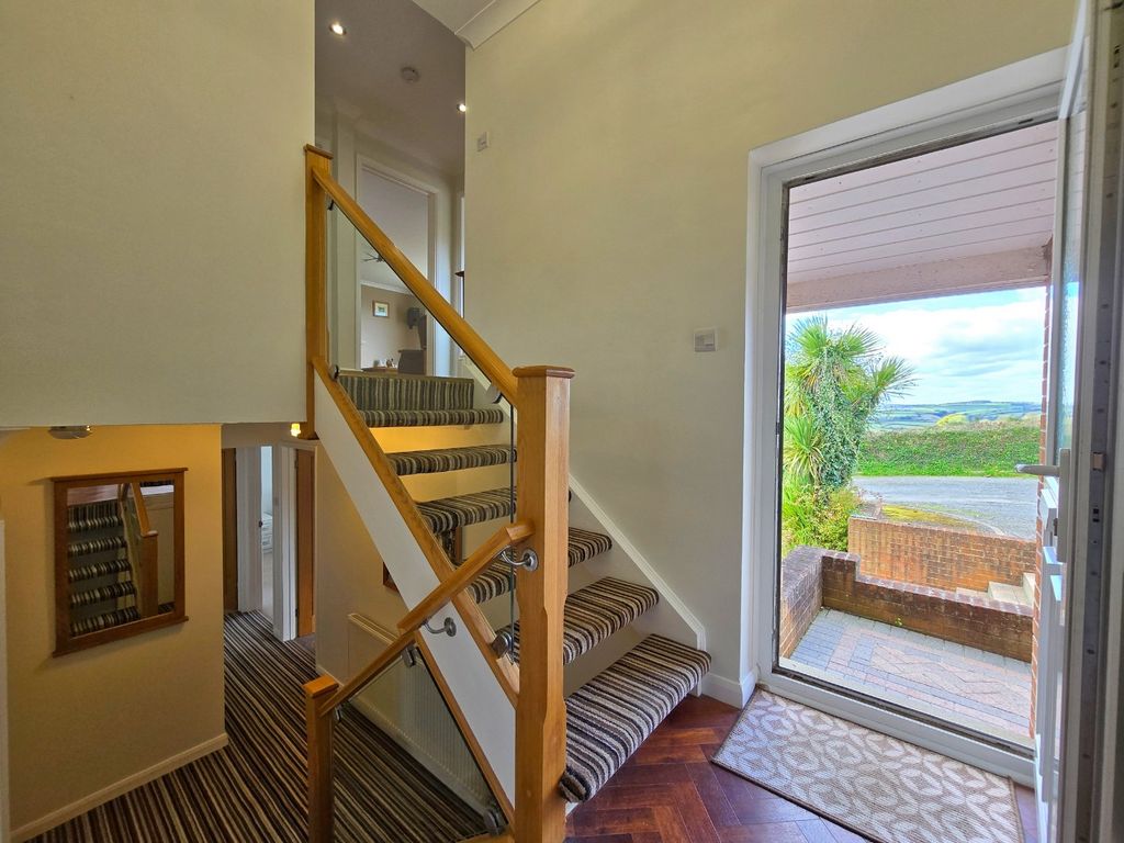 Property photo 2 of 22 4983511