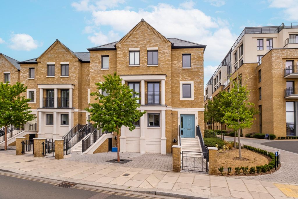 Property photo 1 of 18