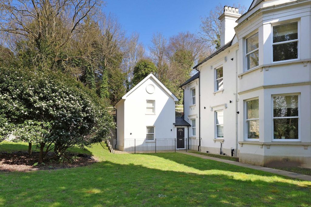 Property photo 1 of 9 External