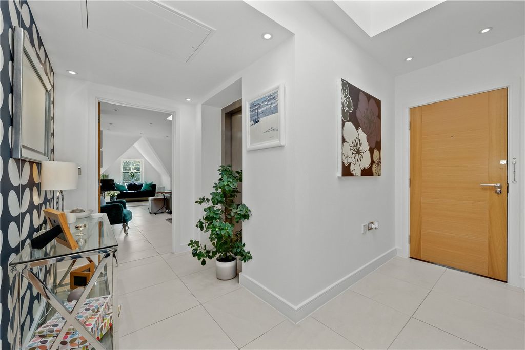 Property photo 2 of 12 Picture No. 17