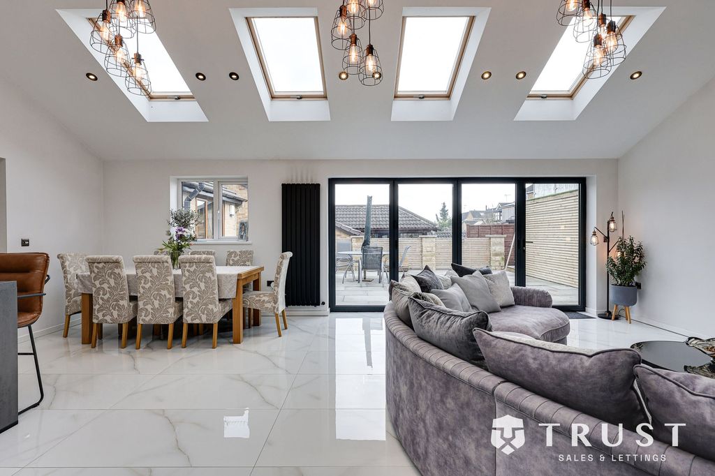 Property photo 2 of 42