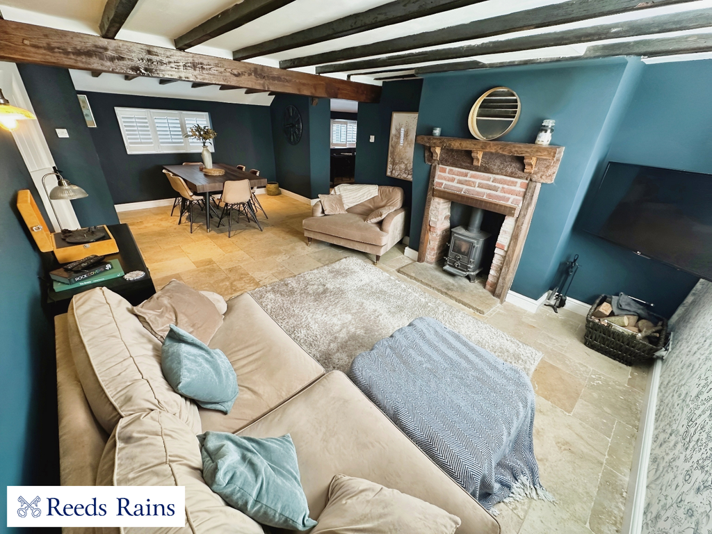 Property photo 2 of 31 Lounge