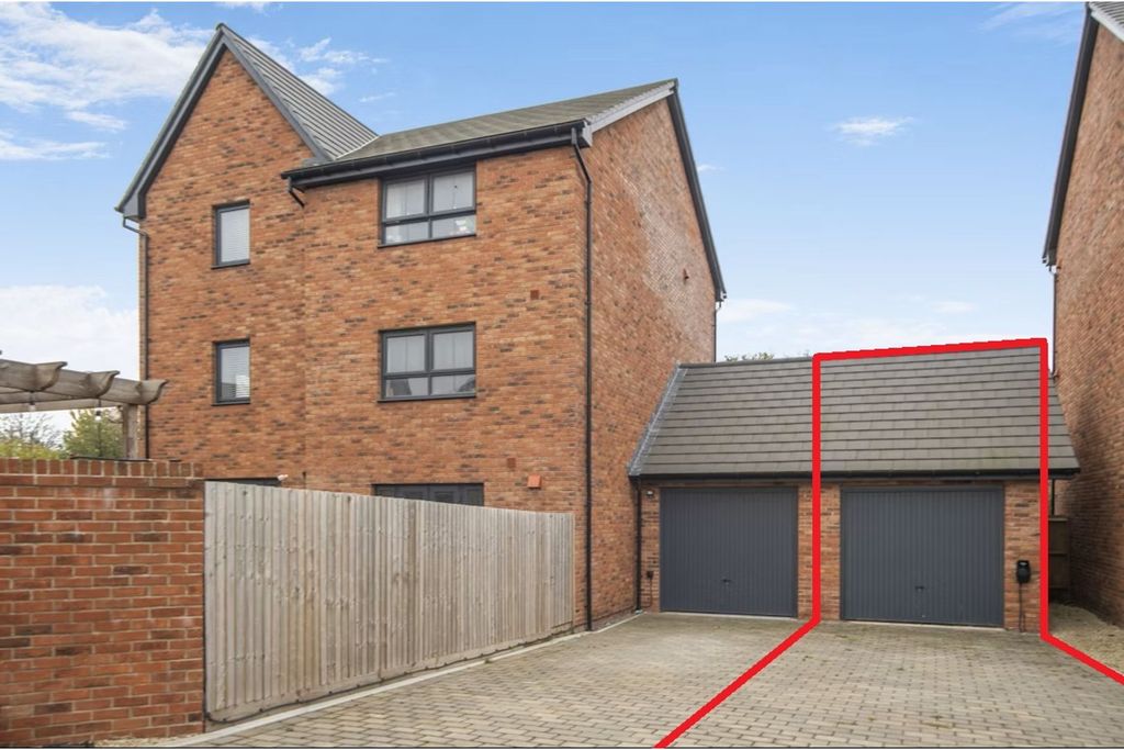 Property photo 2 of 20