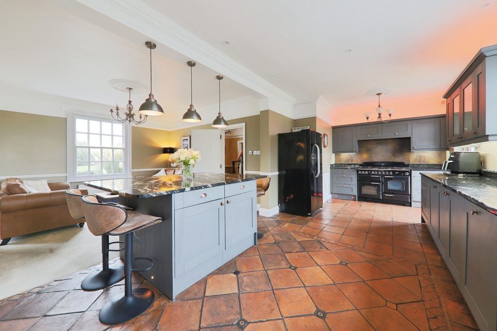 Property photo 3 of 39 4581419