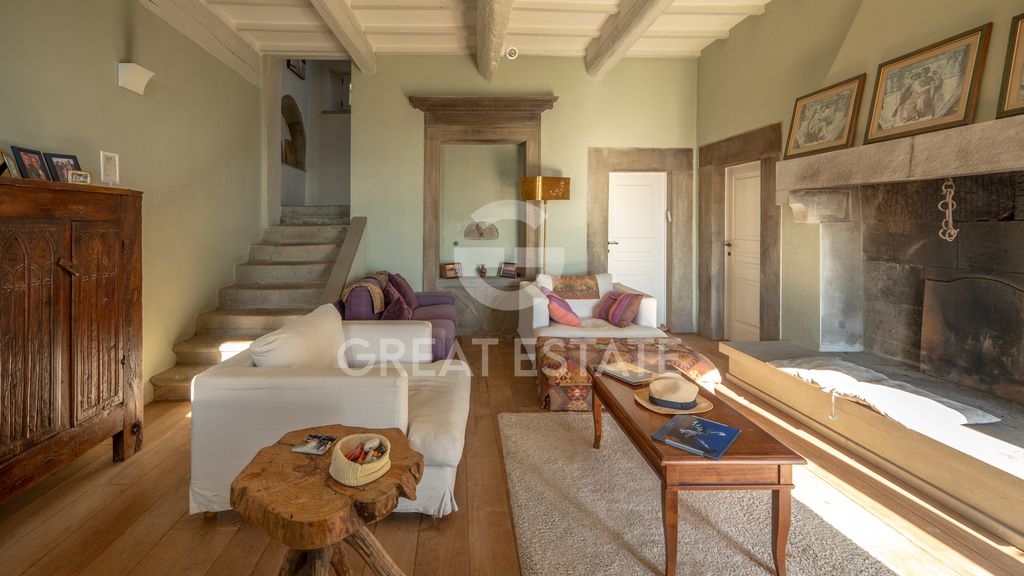 Property photo 2 of 50 Interiors