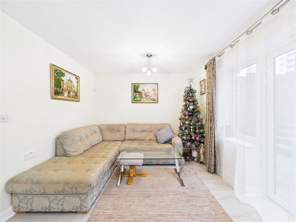 Property photo 3 of 22 Picture No. 02