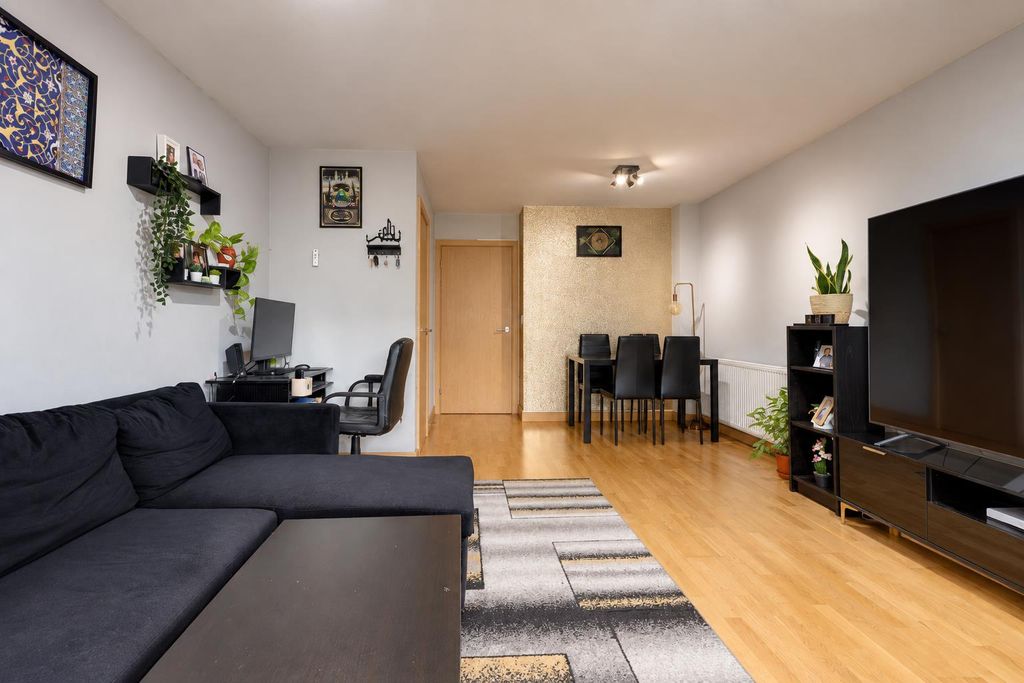 Property photo 3 of 18 F6108E25-46Ef-47C2-8D7B-7A246Bde3545.Png