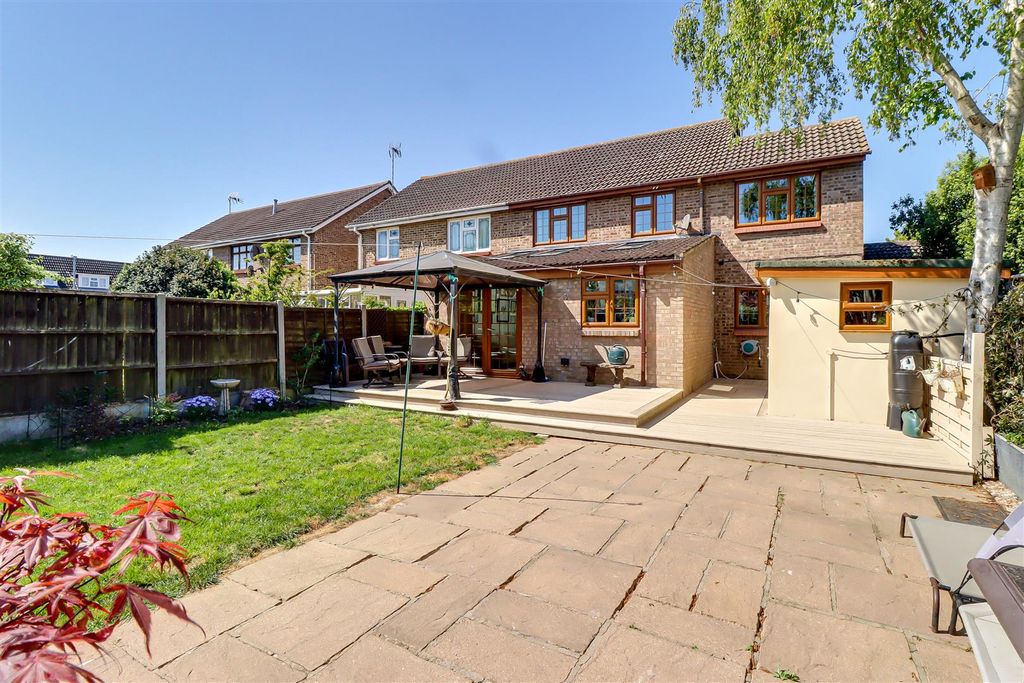 Property photo 2 of 28