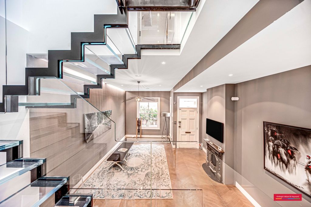 Property photo 3 of 28 Dining Room