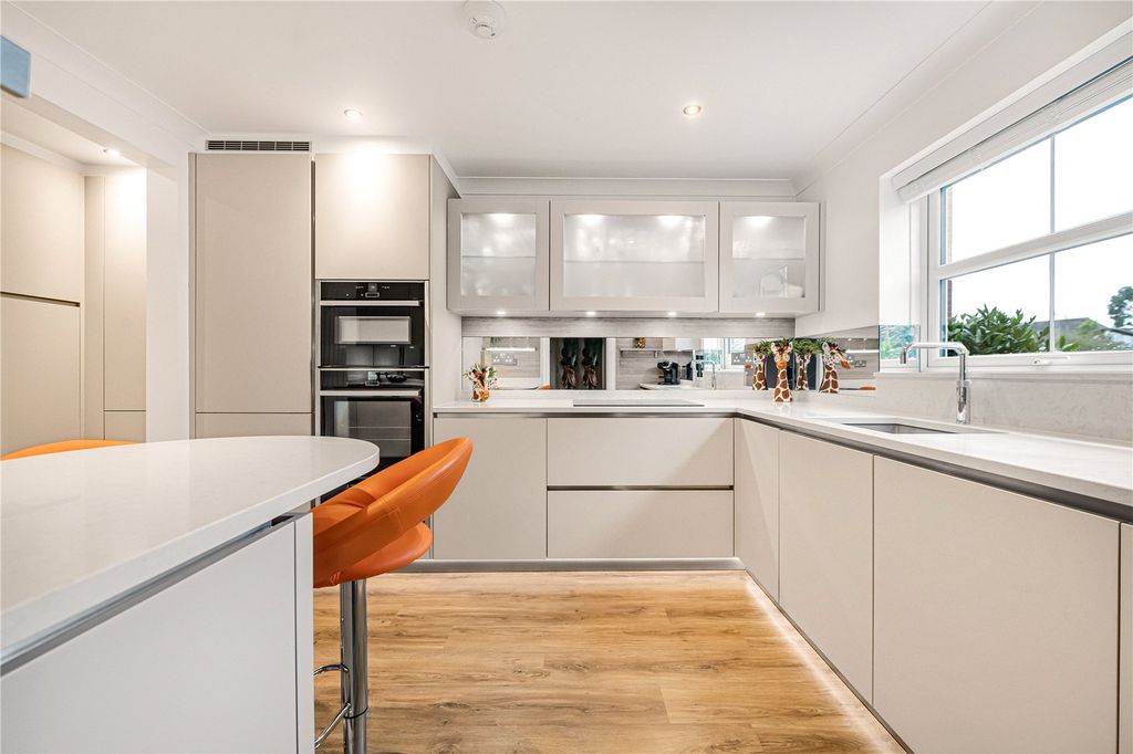 Property photo 2 of 12 Kitchen