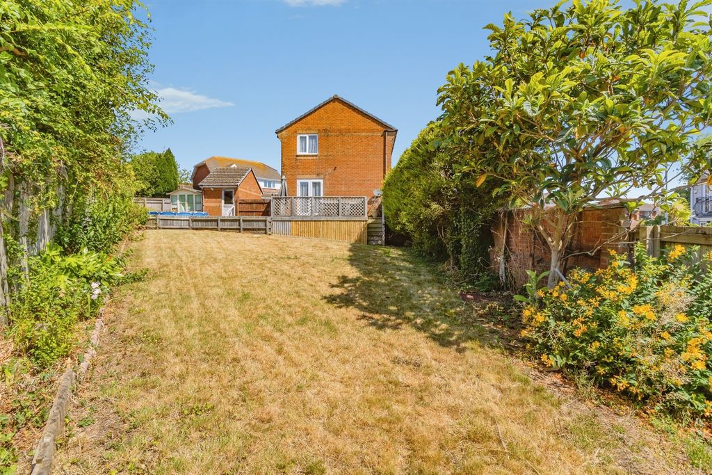 Property photo 2 of 32