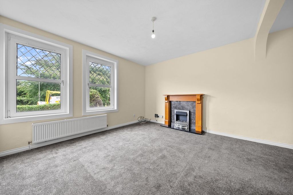 Property photo 2 of 28