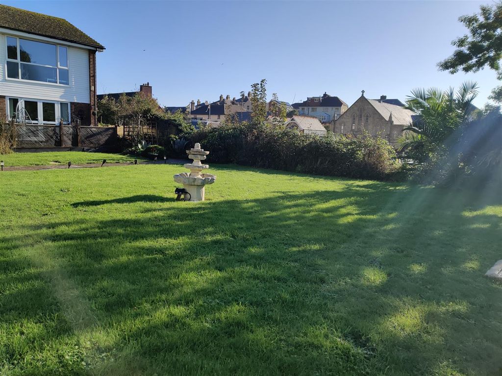 Property photo 2 of 10