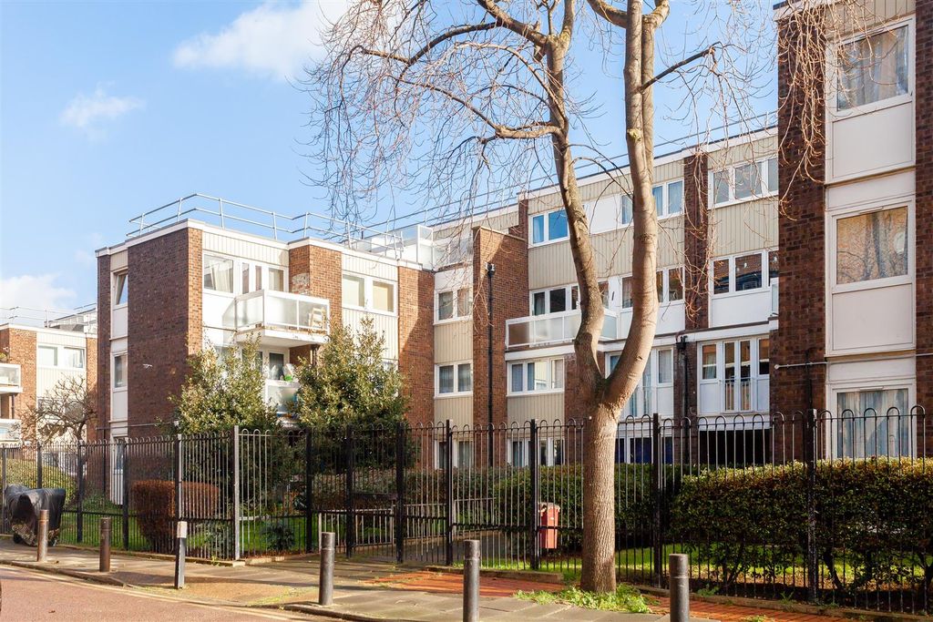 Property photo 1 of 29 Gales Gardens