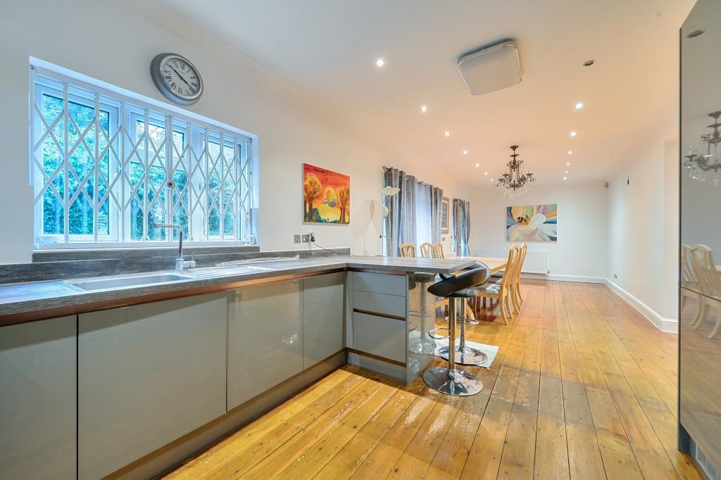 Property photo 2 of 20 Kitchen