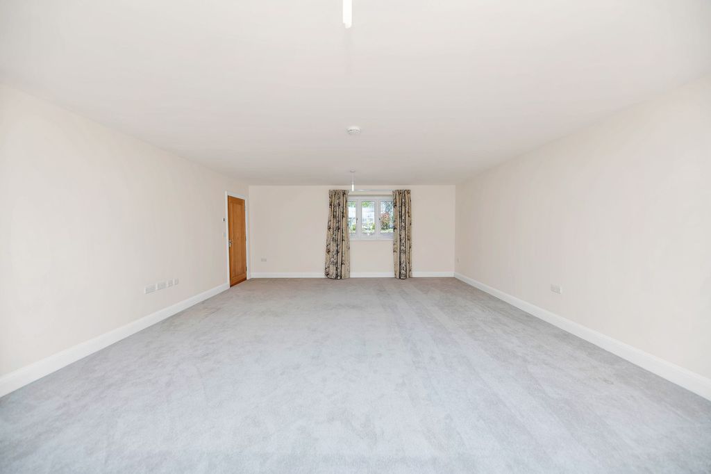 Property photo 2 of 26