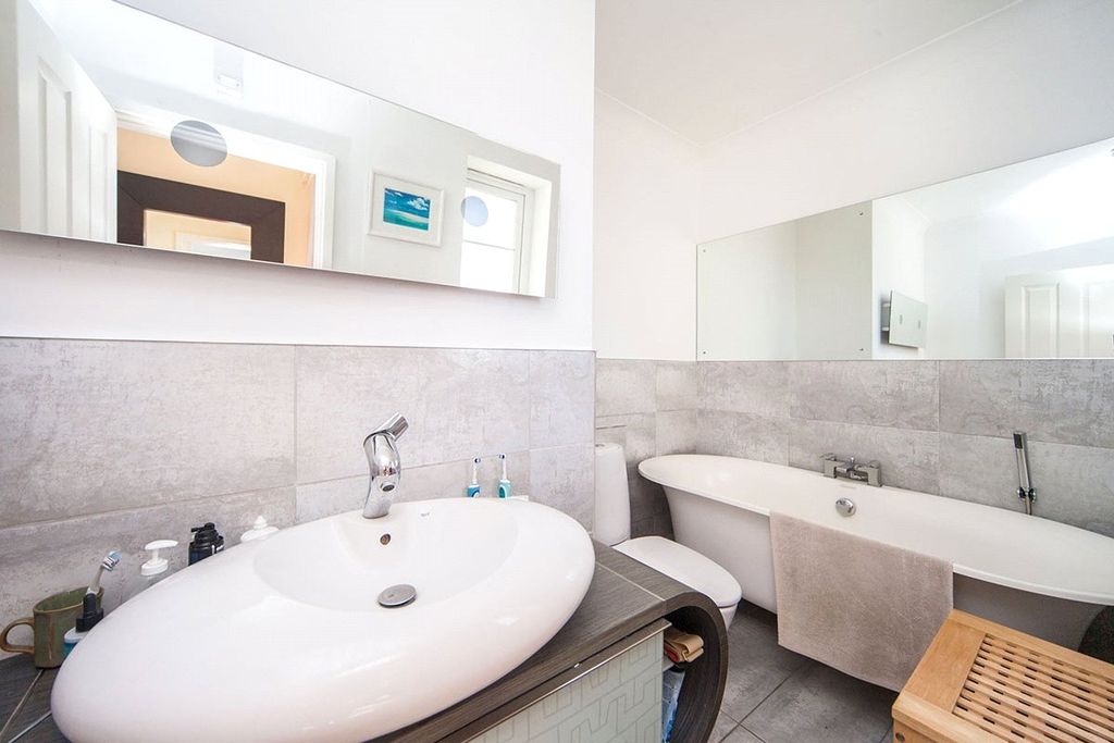 Property photo 2 of 16 En-Suite