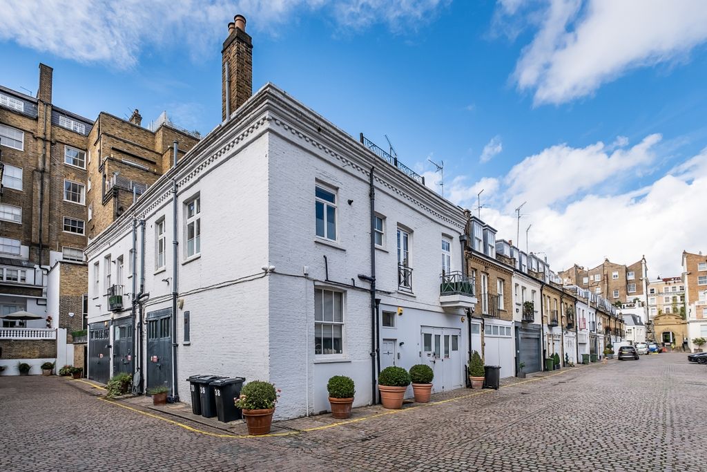 Property photo 3 of 15 Queens-Gate-Place...