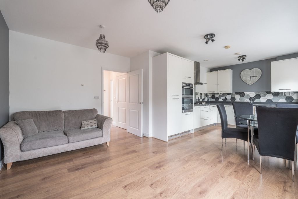 Property photo 3 of 18 4547493