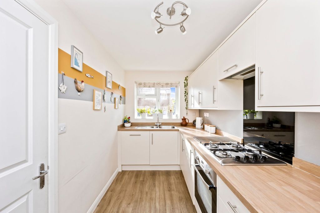 Property photo 2 of 22