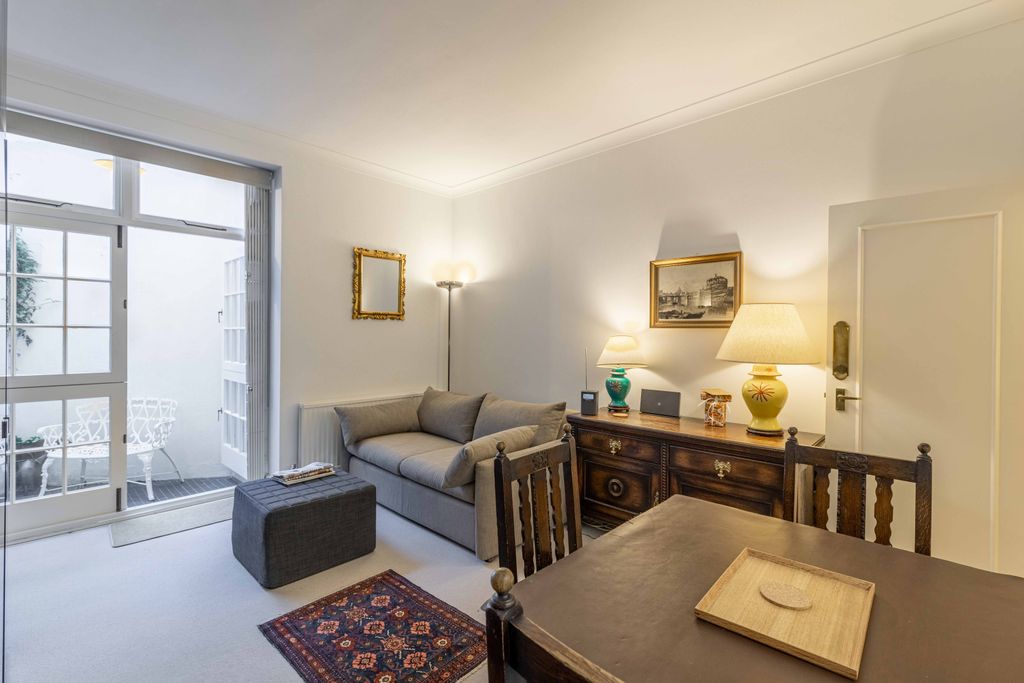 Property photo 3 of 8 Picture 3