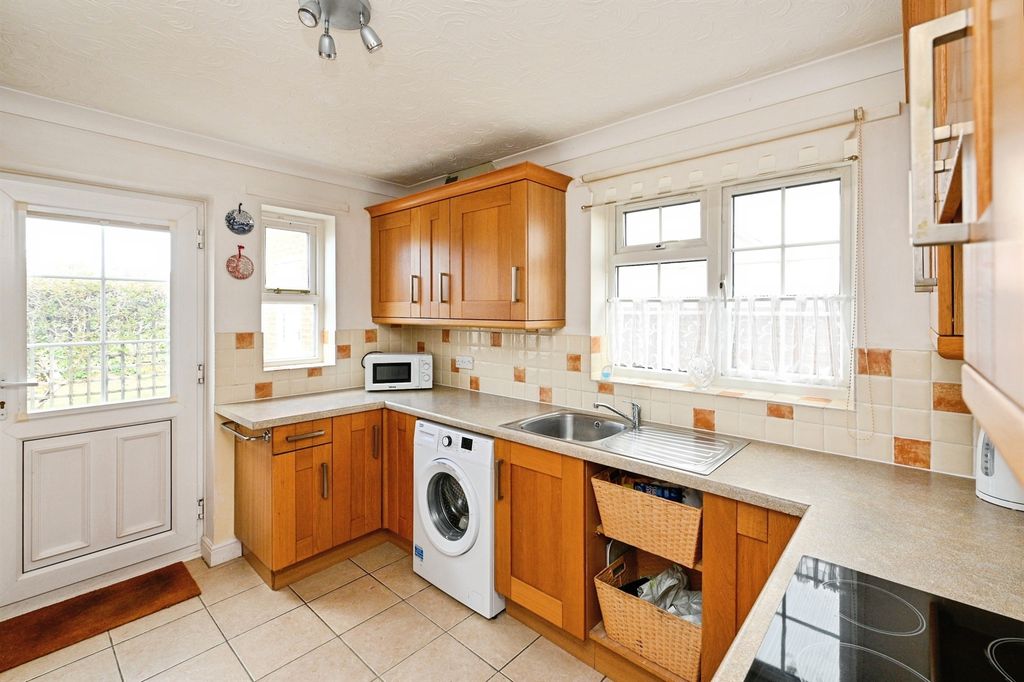 Property photo 2 of 20