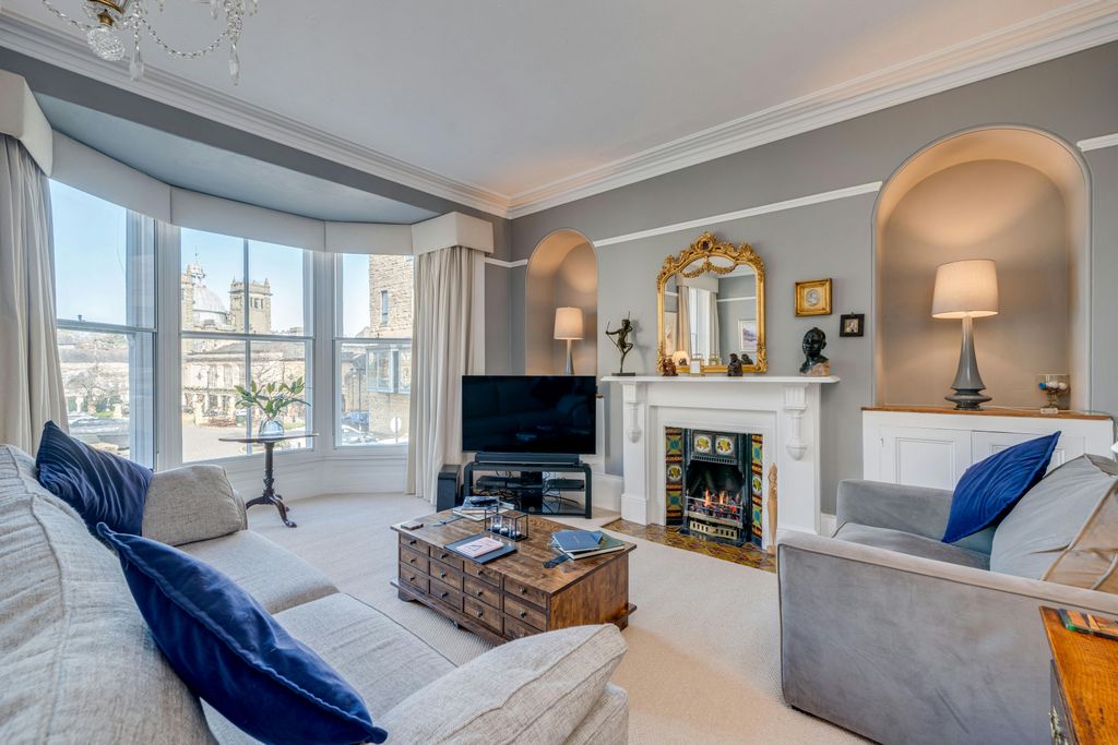 Property photo 2 of 31 1A Montpellier Gardens-15.Jpg