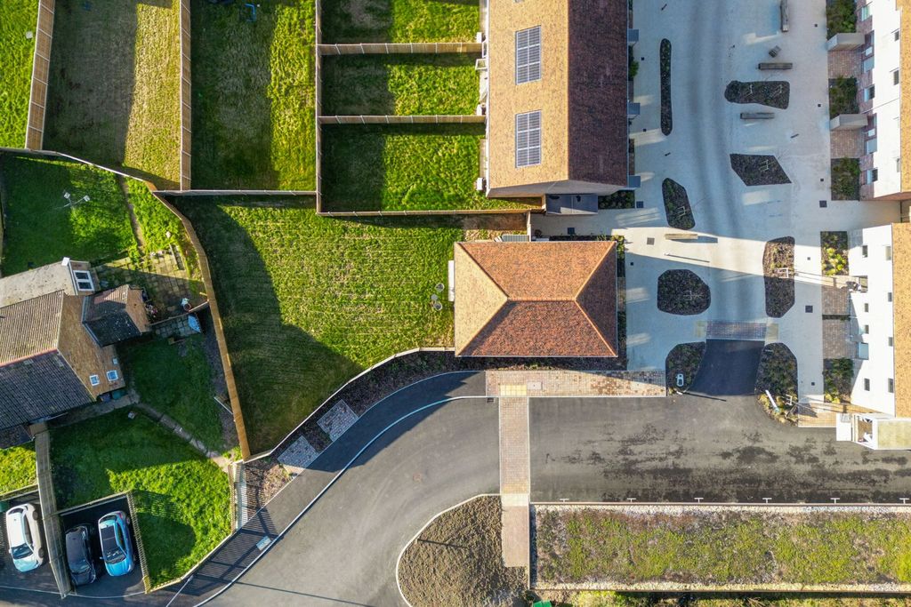 Property photo 3 of 23 4798375