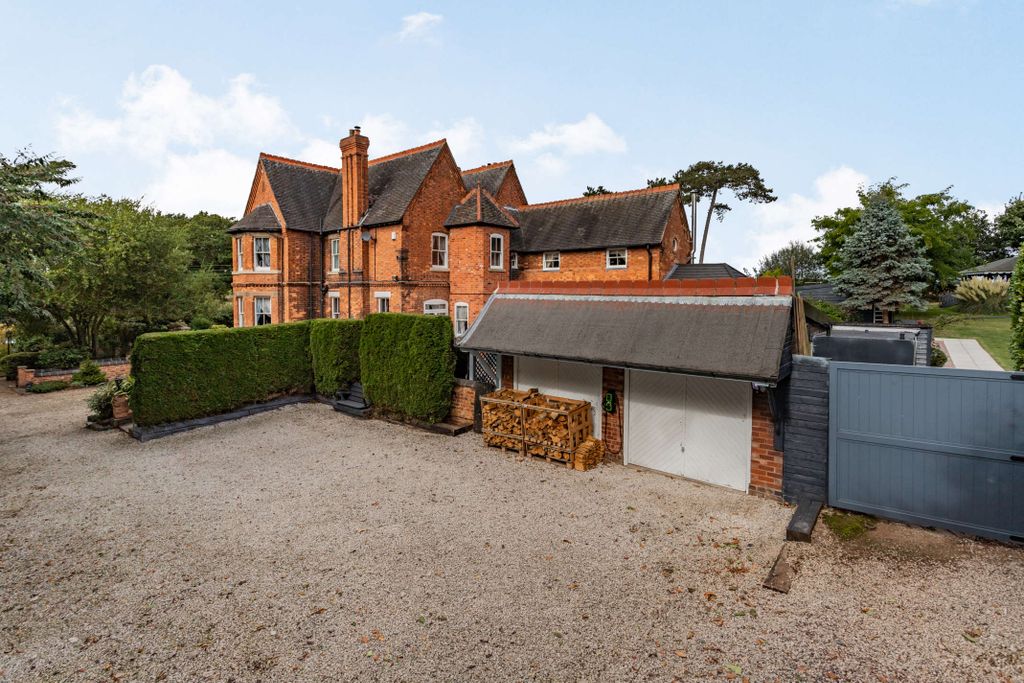 Property photo 1 of 50 8479735-Exterior17-800