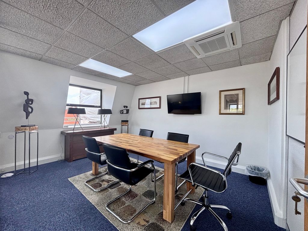 Property photo 3 of 11 Picture No. 02