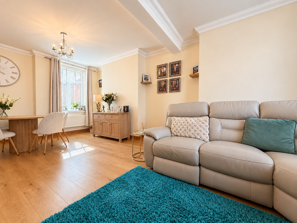 Property photo 3 of 20 F966184F-B00B-4A98-B4E4-605E50A73C93